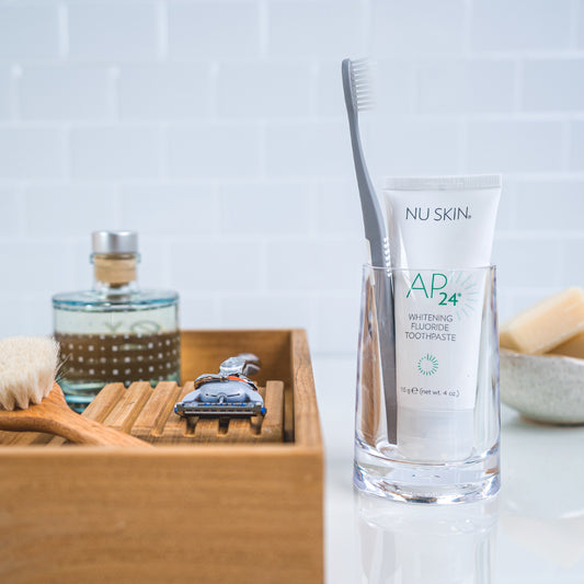 AP 24 Whitening Toothbrush (grijs/wit)